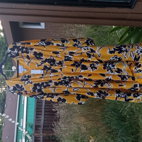 Lane Bryant Dresses & Skirts - Lane Bryant plus size high low dress size 22/24 new with tag 💛 🖤 🤍 floral